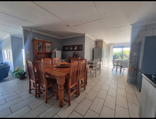 3 BEDROOM FREEHOLD FOR SALE IN DANA BAY